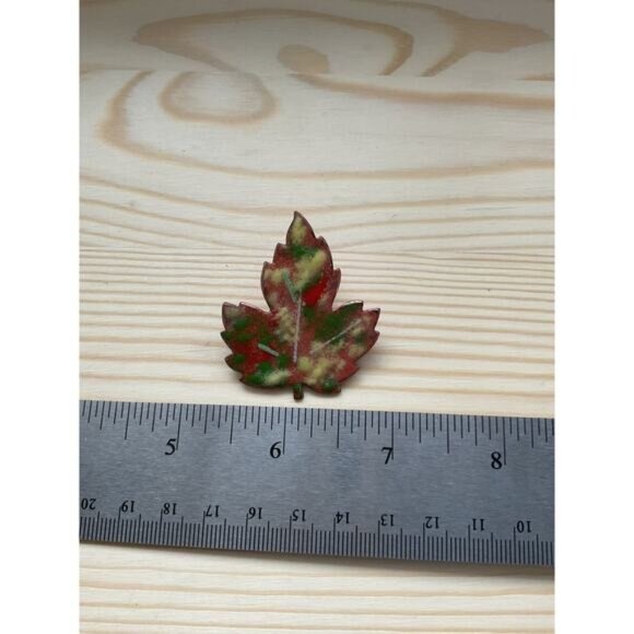 Vintage Maple Leaf Enamel Pin Brooch Red Green Yellow Metal - Picture 4 of 4